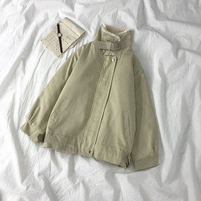 Női alkalmi kabát zsebekkel és pehelyes