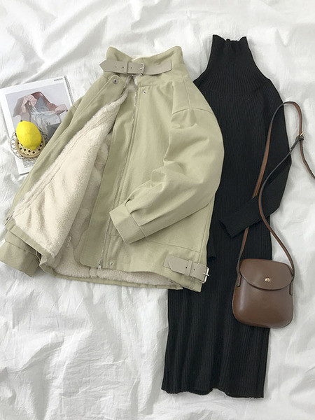 Női alkalmi kabát zsebekkel és pehelyes