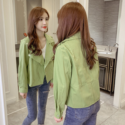 Μοντέρνο γυναικείο μπουφάν με ασύμμετρη στερέωση