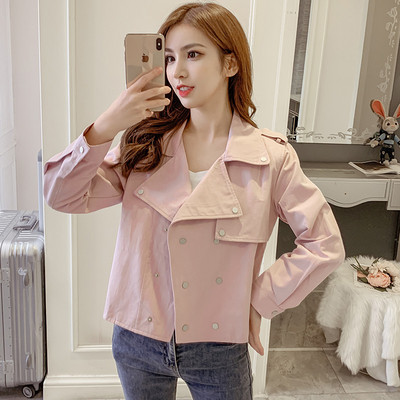 Μοντέρνο γυναικείο μπουφάν με ασύμμετρη στερέωση