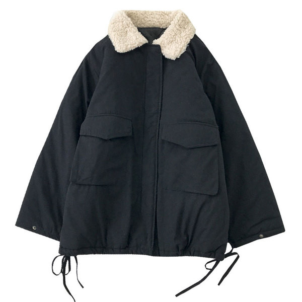 Női alkalmi kabát tollas gallérral és zsebekkel