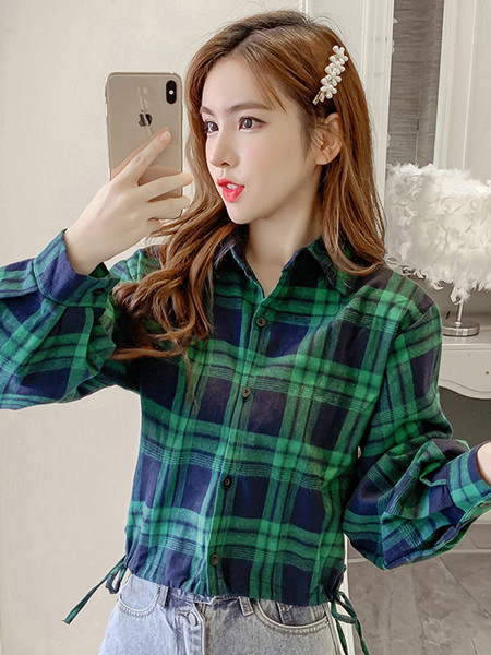 Lühikese mudeliga naiste ruuduline jakk klassikalise kraega