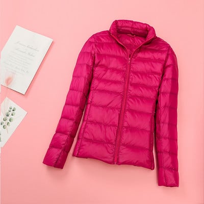 Testhezálló női kabát magas gallérral és zsebekkel