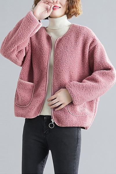 Lühike lukuga ja taskutega naiste sulejope