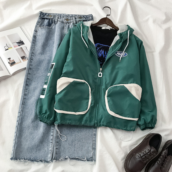 Φθινοπωρινό κοντό μπουφάν με τσέπες σ επράσινο χρώμα