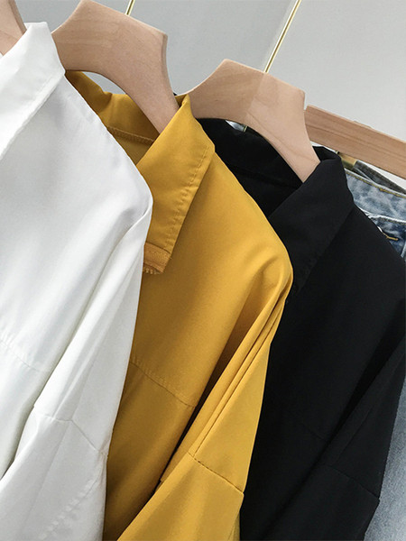 Vékony tavaszi-őszi kabát cipzárral