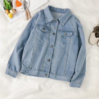 Γυναικείο τζιν μπουφάν με κλασικό γιακά και κουμπιά