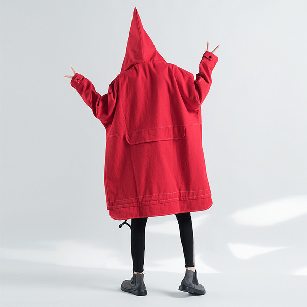 Hosszú női kabát széles modell kapucnival