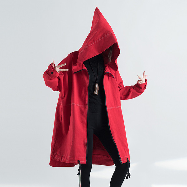 Hosszú női kabát széles modell kapucnival