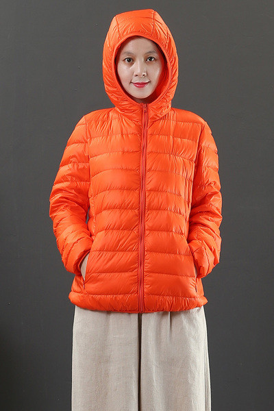 Γυναικείο ελαφρύ μπουφάν με κουκούλα και τσέπες