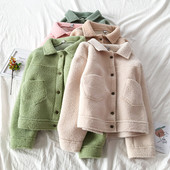 Nööpide ja taskutega sügismantel