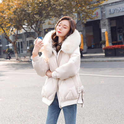 Aktuális téli női kabát zsebekkel, kapucnival