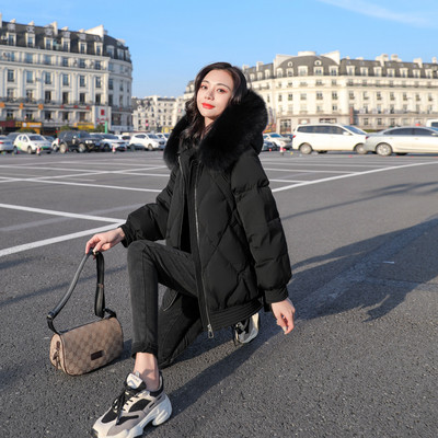 Aktuális téli női kabát zsebekkel, kapucnival