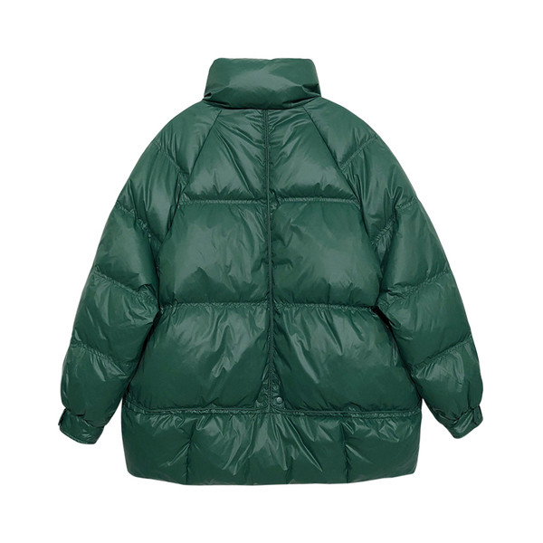 Női alkalmi kabát széles modell magas gallérral és zsebekkel