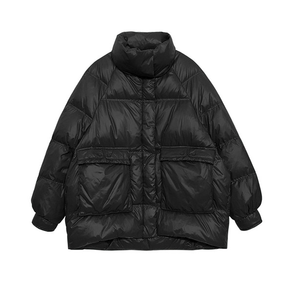 Női alkalmi kabát széles modell magas gallérral és zsebekkel