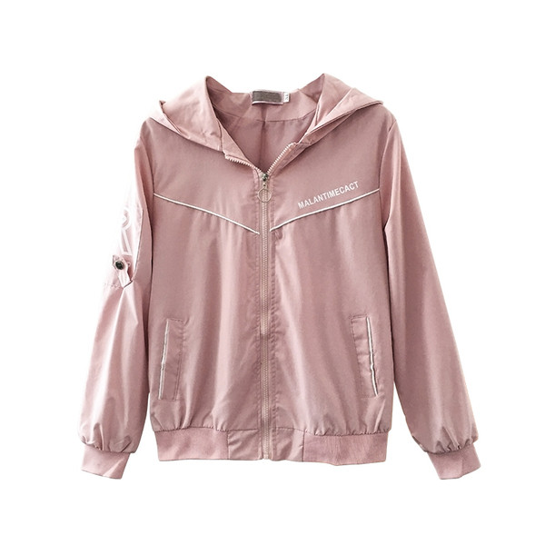 Őszi kabát cipzárral, feliratokkal és kapucnival