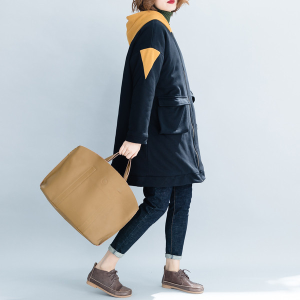 Női széles kabát kapucnival és cipzárral