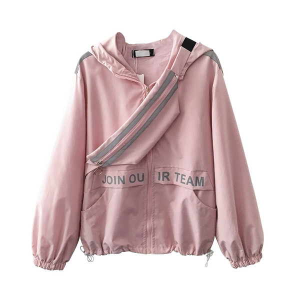 Uue mudeli kapuutsiga ja kirjadega sügisjope