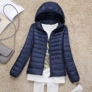 Igapäevane kerge naiste jope kahes mudelis – kapuutsiga või kõrge kraega