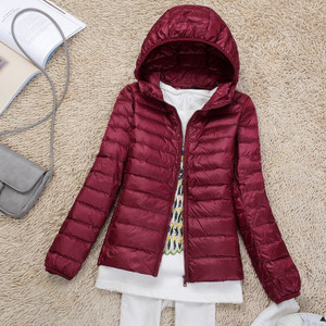 Igapäevane kerge naiste jope kahes mudelis – kapuutsiga või kõrge kraega