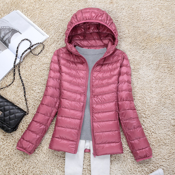 Igapäevane kerge naiste jope kahes mudelis – kapuutsiga või kõrge kraega