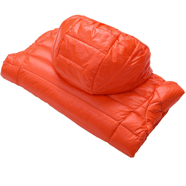 Igapäevane kerge naiste jope kahes mudelis – kapuutsiga või kõrge kraega