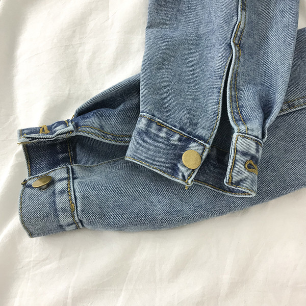 Naiste vabaaja nööpide ja taskutega teksajakk