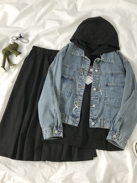 Naiste moodne taskute ja nööpidega teksajakk