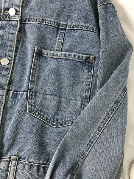 Naiste moodne taskute ja nööpidega teksajakk