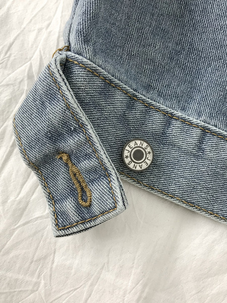 Pikk naiste teksajakk nööpide ja taskutega