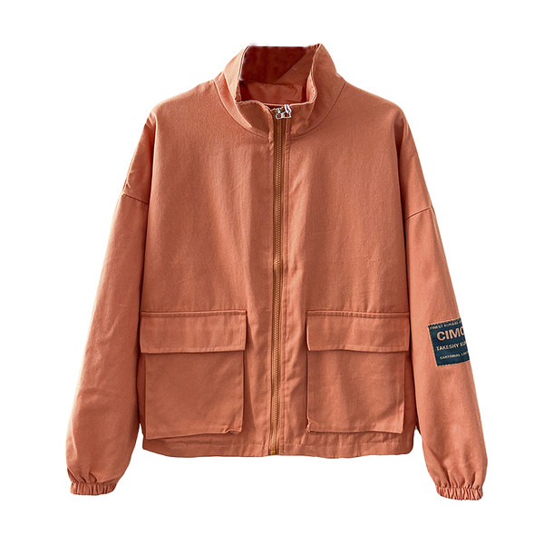 Őszi kabát magas gallérral és cipzárral