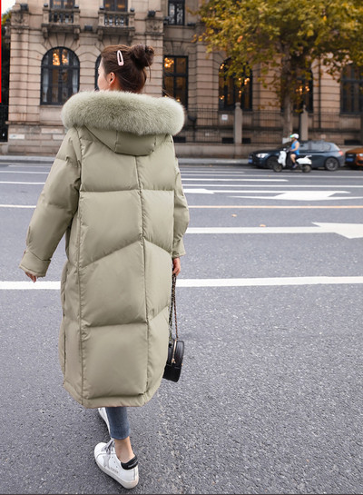 Μοντέρνο γυναικείο χειμερινό μπουφάν με γούνα στη  κουκούλα