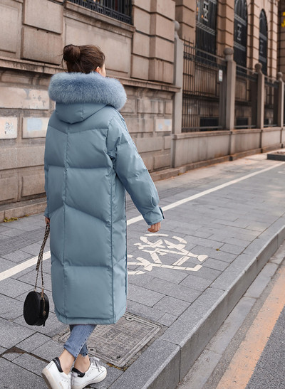 Μοντέρνο γυναικείο χειμερινό μπουφάν με γούνα στη  κουκούλα