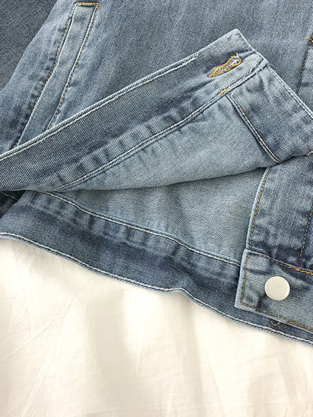 Női farmer dzseki zsebekkel és gombokkal, kék színben