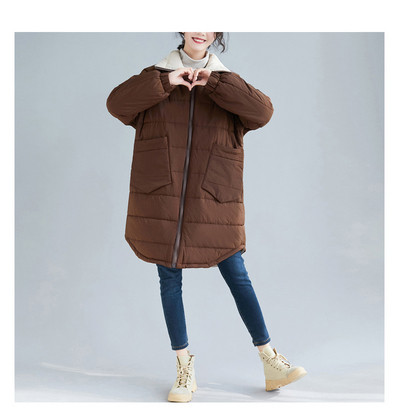 Hosszú női kabát zsebekkel és kapucnival