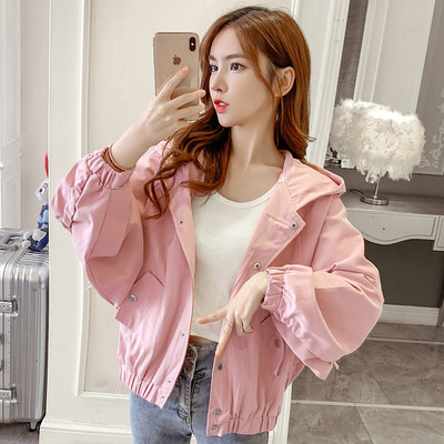 Új modell női kabát kapucnival és gombokkal