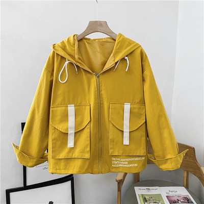 Vékony alkalmi kabát zsebekkel - széles modell