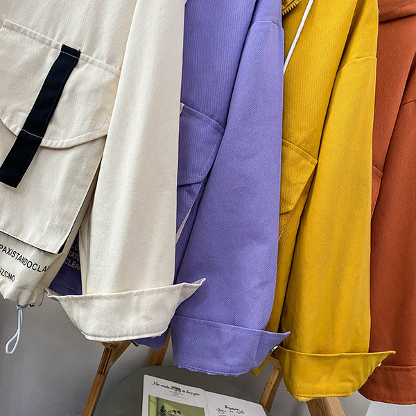 Vékony alkalmi kabát zsebekkel - széles modell