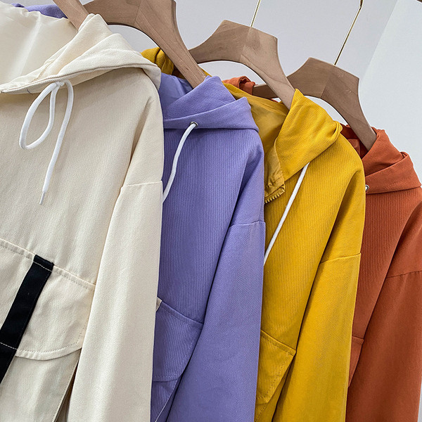 Vékony alkalmi kabát zsebekkel - széles modell