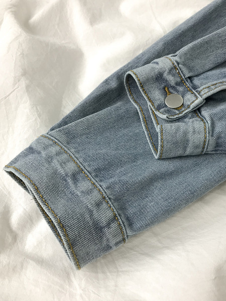 Női farmer dzseki gombokkal és zsebekkel, kék színben