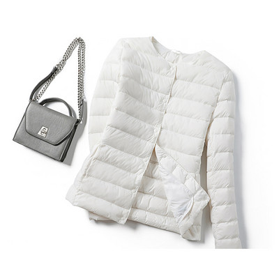 Könnyű női kabát ovális gallérral, gombokkal és 4XL méretig