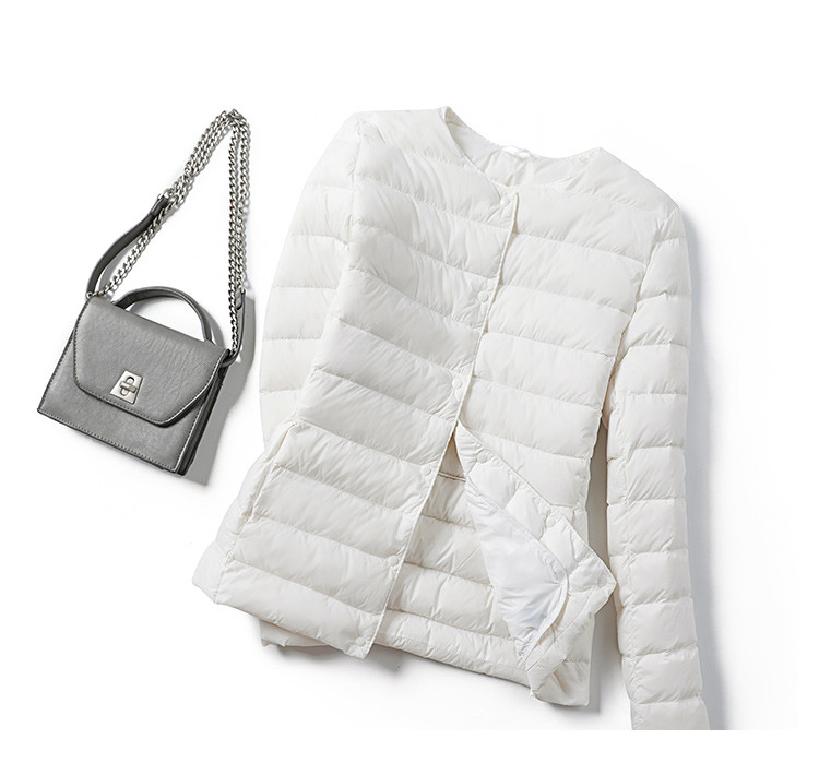 Könnyű női kabát ovális gallérral, gombokkal és 4XL méretig