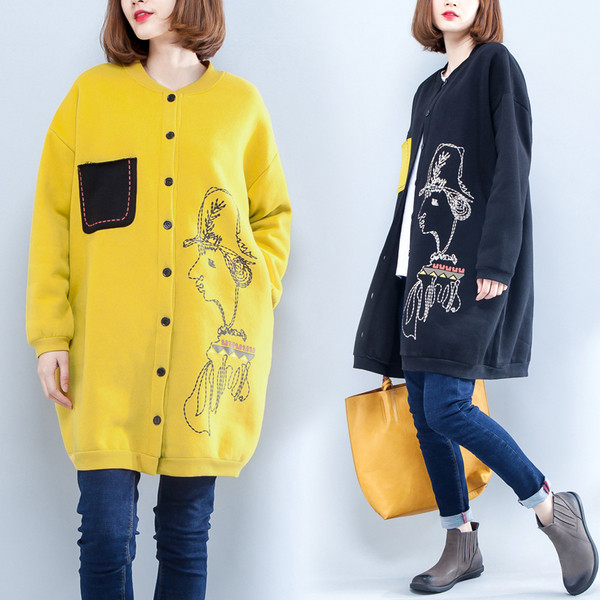 Őszi női kabát hímzéssel és gombokkal