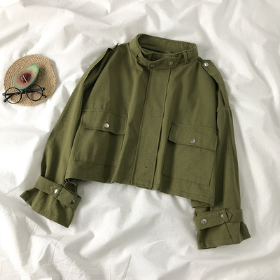 Γυναικείο κοντό μπουφάν με τσέπες και μακριά μανίκια