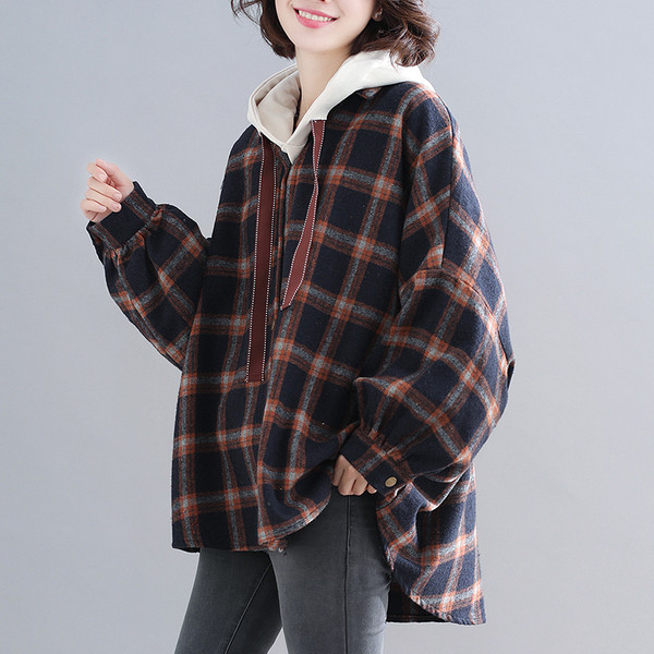 Kockás női kabát gombokkal