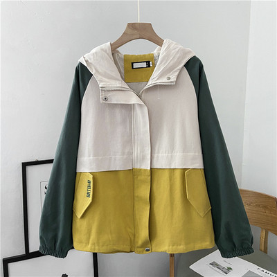 Őszi kabát nőknek kapucnival - széles modell