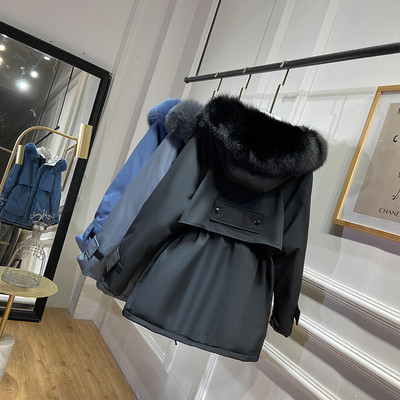 Jelenlegi női kabát kapucnival és pehellyel