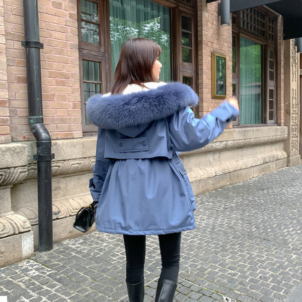 Jelenlegi női kabát kapucnival és pehellyel