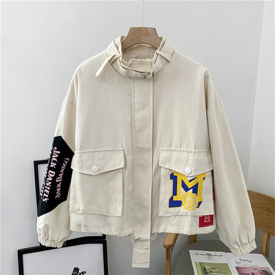 Őszi széldzseki mintával