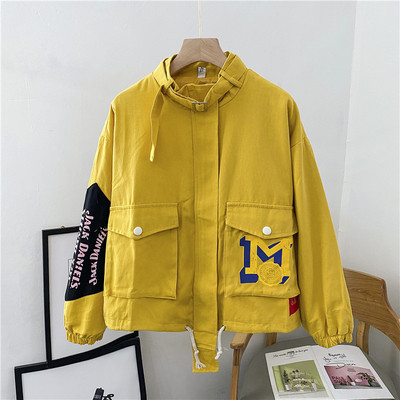 Őszi széldzseki mintával